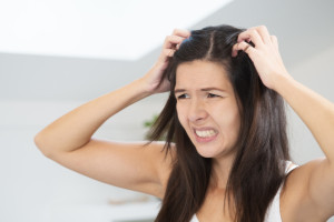 Woman cratches her scalp. Dry hair and an itchy scalp? Ask our Essex skin expert, Sue Ibrahim at Elan Medical Skin Clinic in Rayleigh, Essex for help.